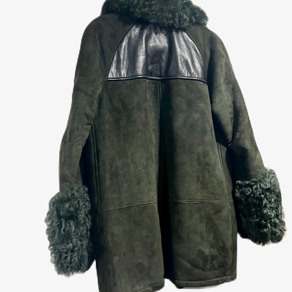 Longchamp shearling sheep skin winter coat in green with black leather pockets - Picture 7 of 8